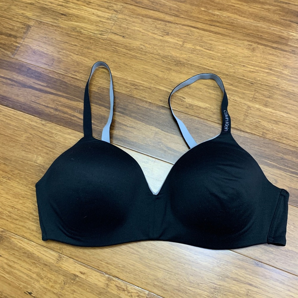 Calvin Klein Wireless T-Shirt Bra Womens‎ Size Medium Black Everyday Comfort
